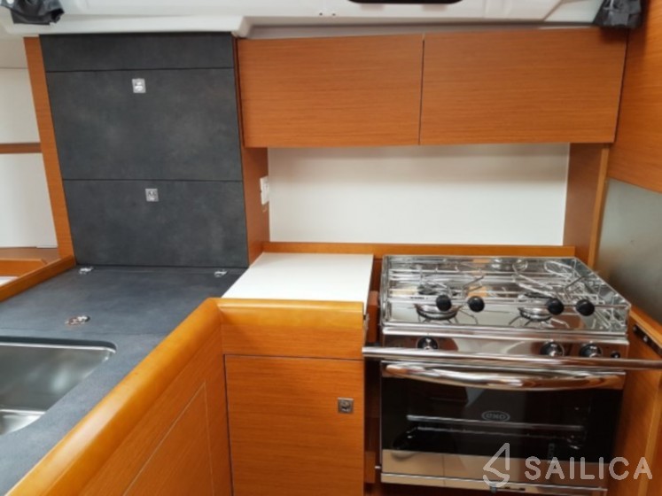 Sun Odyssey 349 - Yacht Charter Sailica