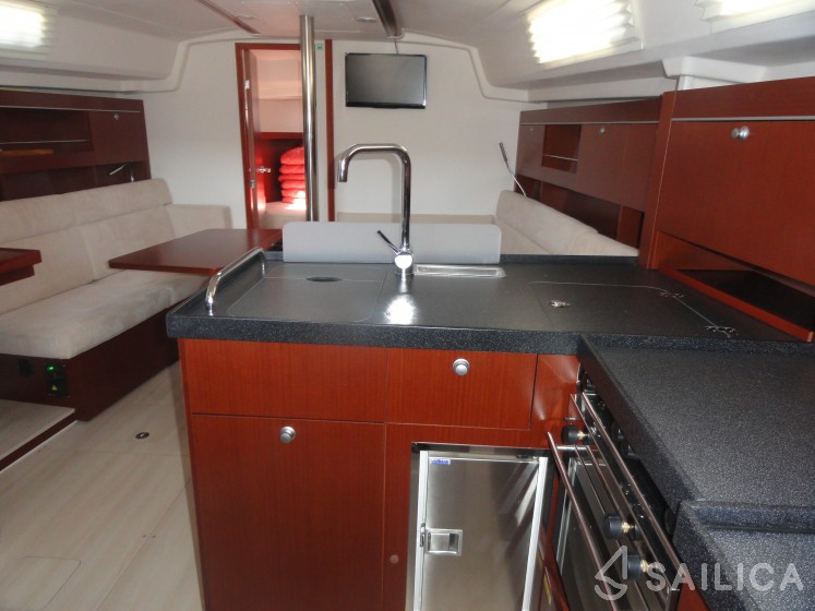 Hanse 385 - Yacht Charter Sailica
