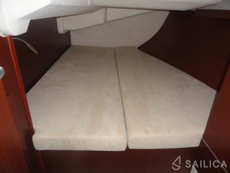 Hanse 385 - Yacht Charter Sailica
