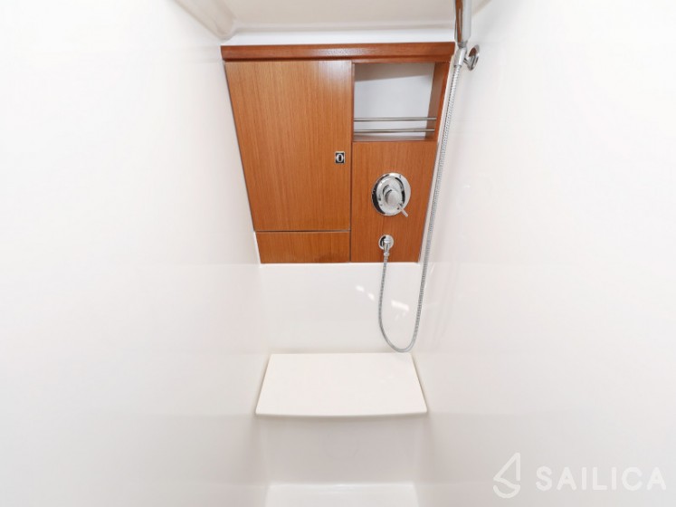 Bavaria 46 Cruiser - Yacht Charter Sailica