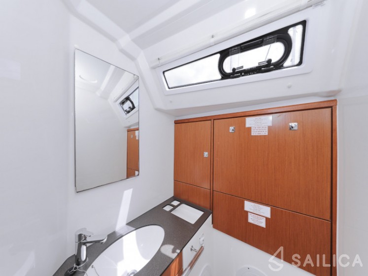 Bavaria 46 Cruiser - Yacht Charter Sailica