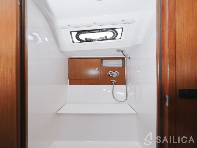 Bavaria 46 Cruiser - Yacht Charter Sailica