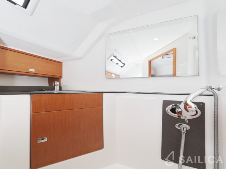 Bavaria 46 Cruiser - Yacht Charter Sailica