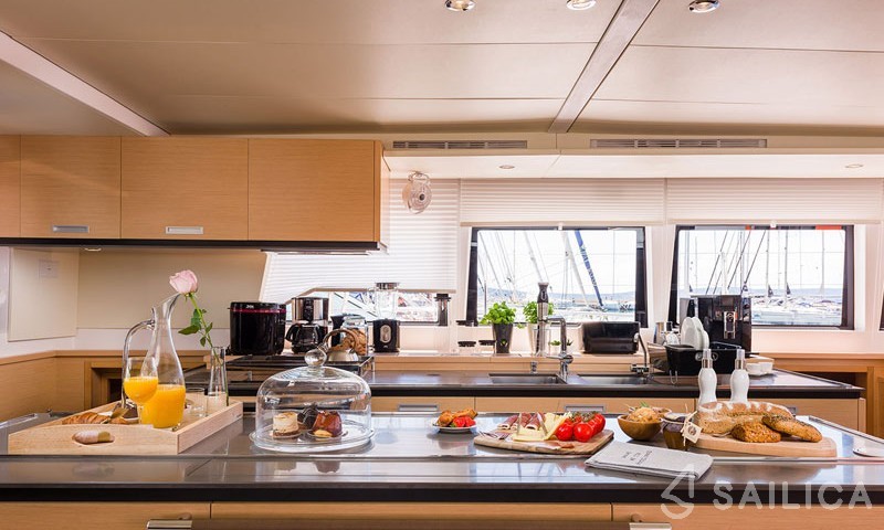 Lagoon 620 - Yacht Charter Sailica