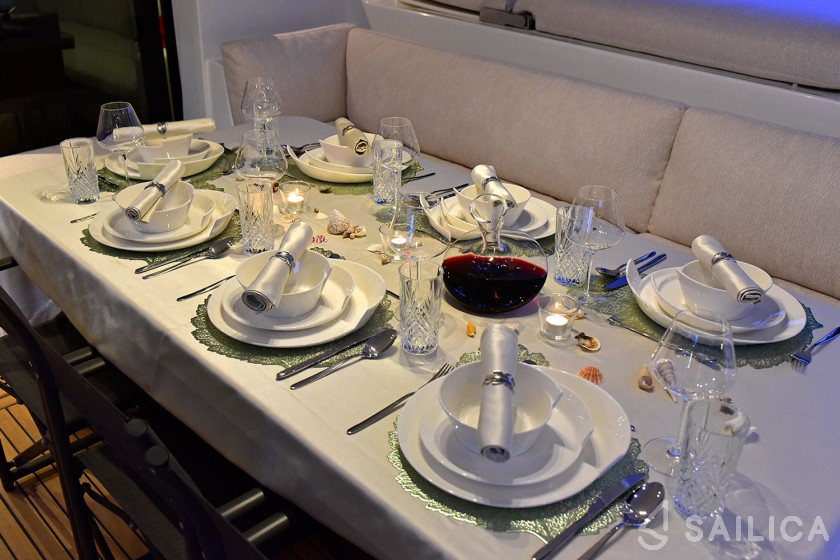 Lagoon 620 - Yacht Charter Sailica