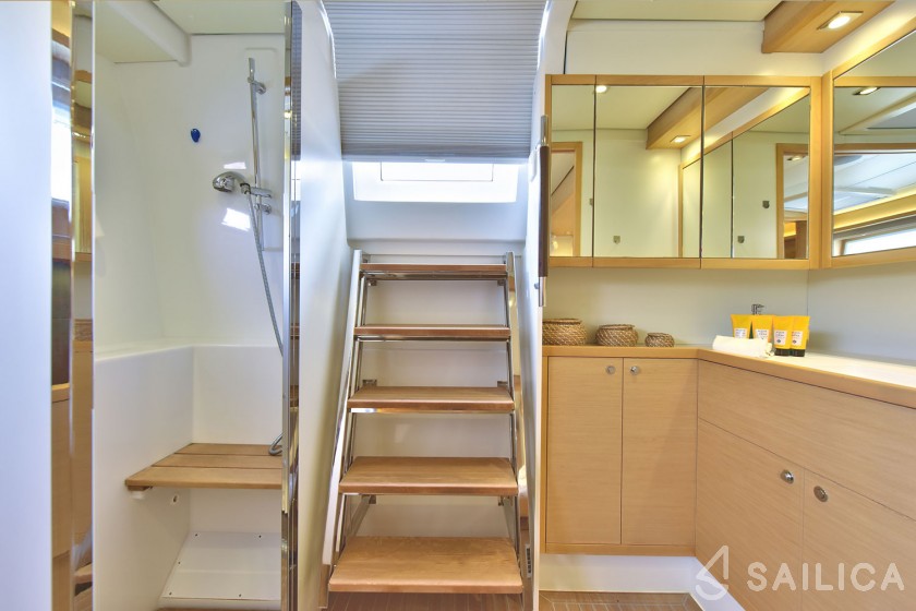 Lagoon 620 - Yacht Charter Sailica
