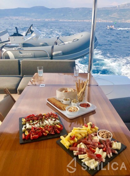 Lagoon 620 - Yacht Charter Sailica