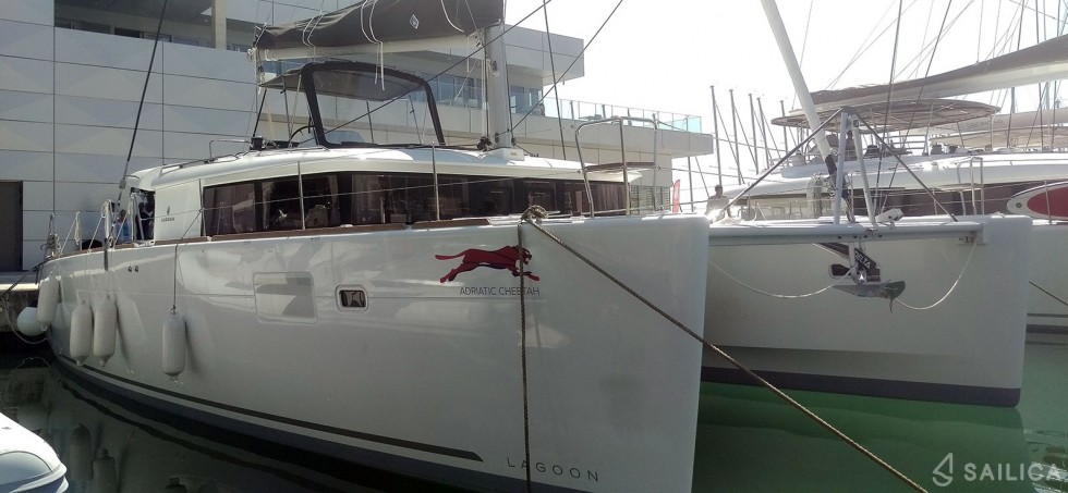 Lagoon 450  Flybridge - Yacht Charter Sailica