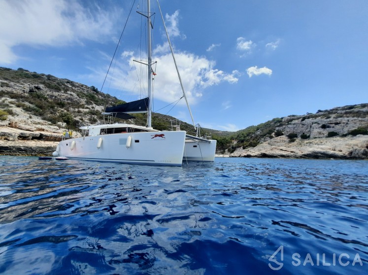 Lagoon 450  Flybridge - Yacht Charter Sailica