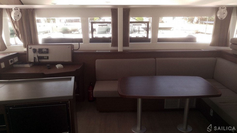 Lagoon 450  Flybridge - Yacht Charter Sailica
