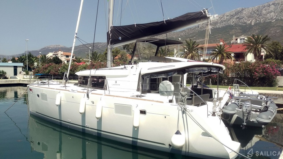 Lagoon 450  Flybridge - Yacht Charter Sailica