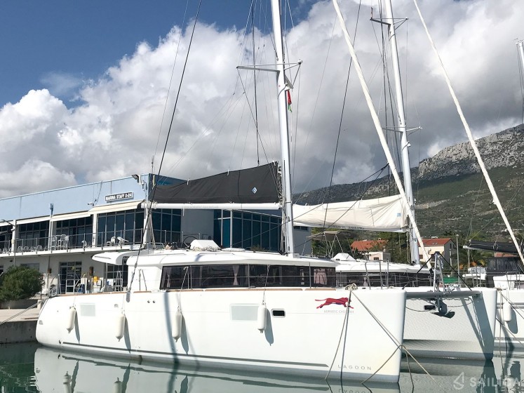 Lagoon 450  Flybridge - Yacht Charter Sailica