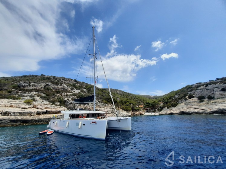 Lagoon 450  Flybridge - Yacht Charter Sailica
