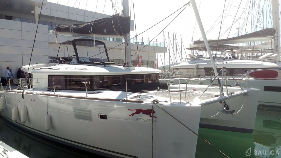 Lagoon 450  Flybridge - Yacht Charter Sailica
