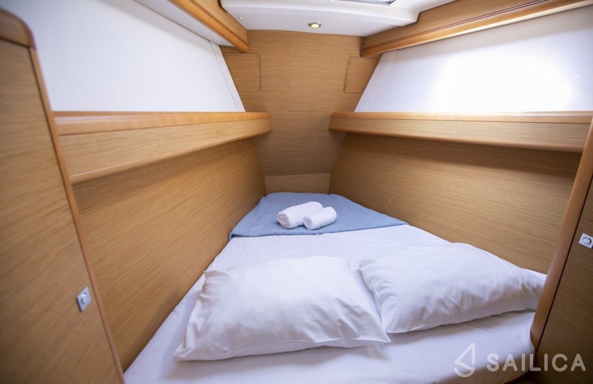 Jeanneau 57 - Yacht Charter Sailica