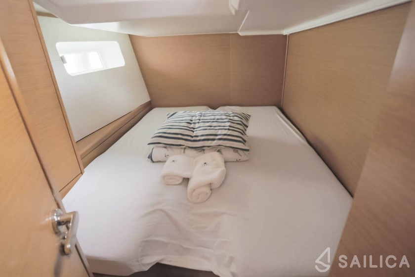 Jeanneau 54 - Yacht Charter Sailica