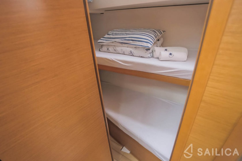 Jeanneau 54 - Yacht Charter Sailica