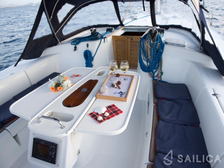 Cyclades 50.5 - Yacht Charter Sailica