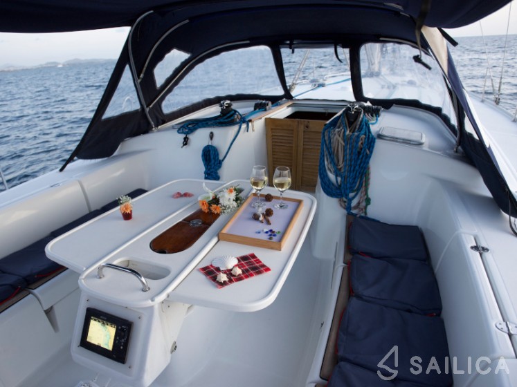 Cyclades 50.5 - Yacht Charter Sailica