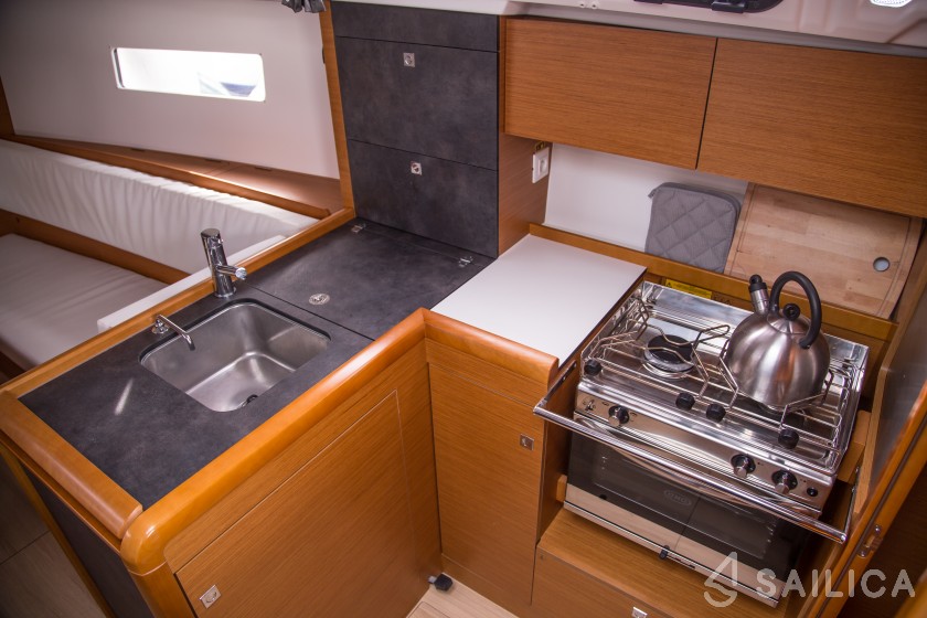 Sun Odyssey 349 - Yacht Charter Sailica