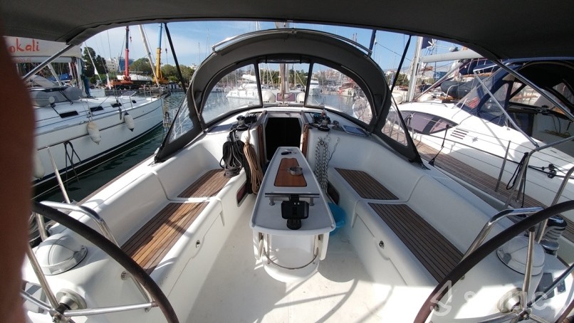 Oceanis 43 - Yacht Charter Sailica