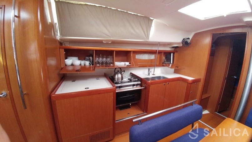 Oceanis 43 - Yacht Charter Sailica