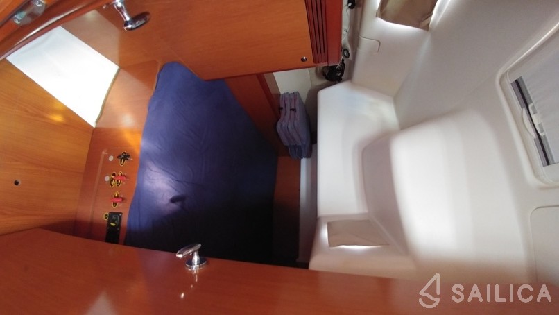 Oceanis 43 - Yacht Charter Sailica