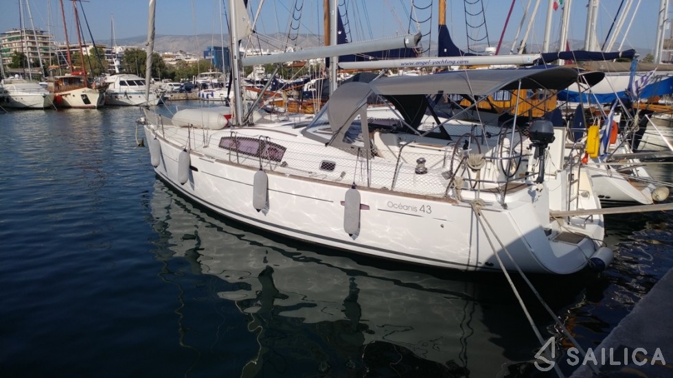 Oceanis 43 - Yacht Charter Sailica