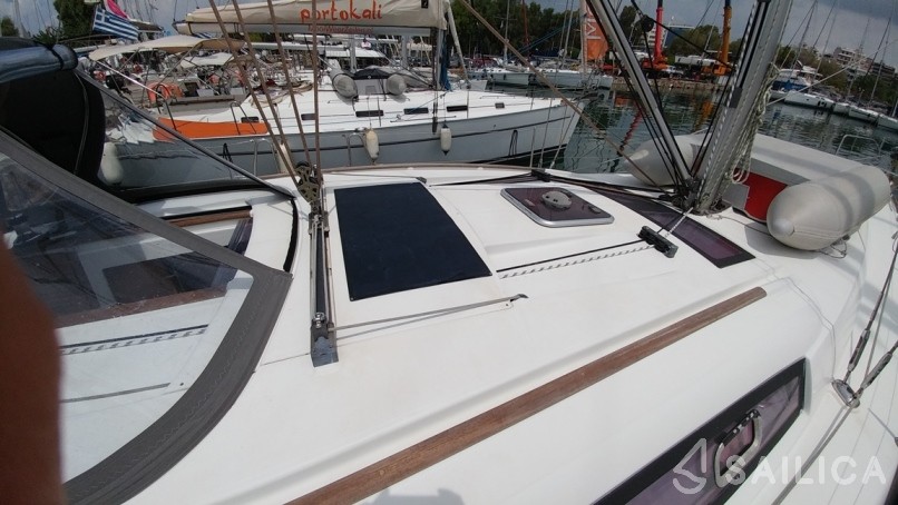 Oceanis 43 - Yacht Charter Sailica