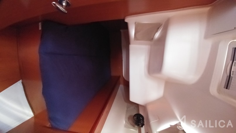 Oceanis 43 - Yacht Charter Sailica