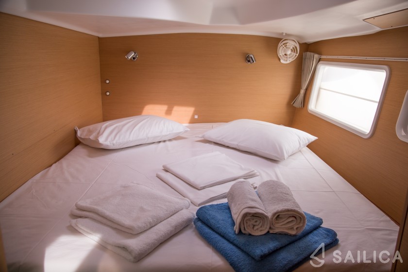 Lagoon 380 - Yacht Charter Sailica