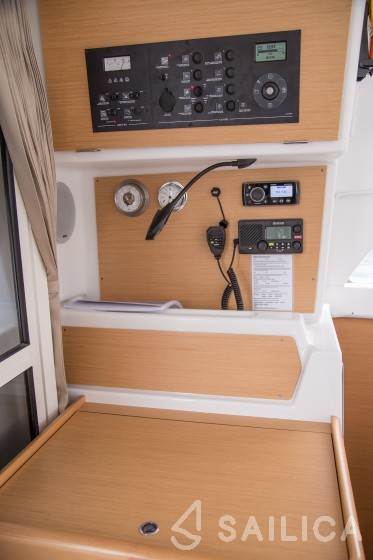 Lagoon 380 - Yacht Charter Sailica