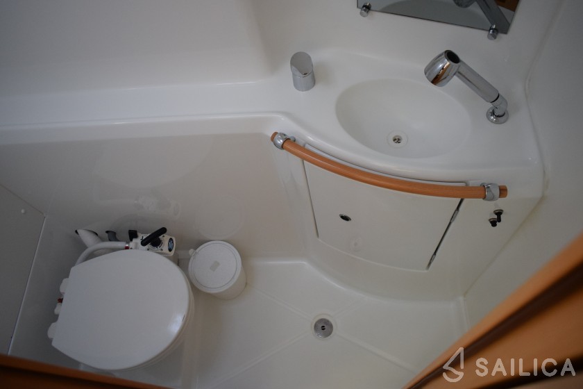 Lagoon 380 - Yacht Charter Sailica