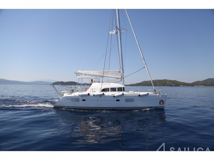Lagoon 380 - Yacht Charter Sailica