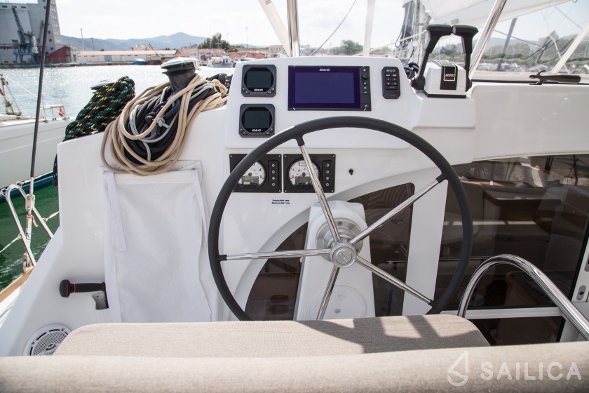 Lagoon 380 - Yacht Charter Sailica