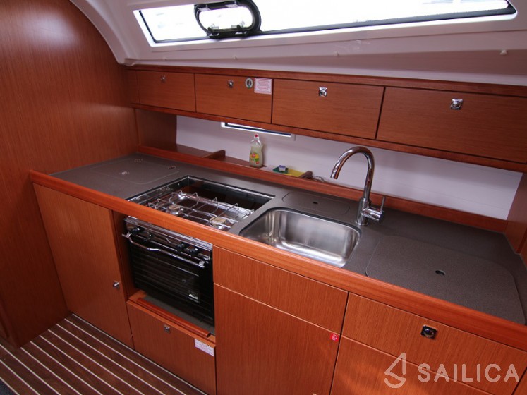 Bavaria 41 Cruiser - Yacht Charter Sailica