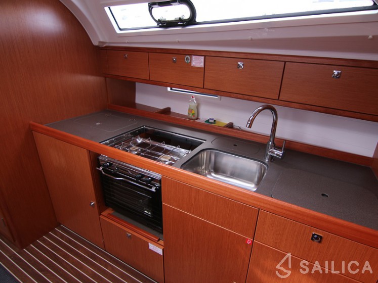Bavaria 41 Cruiser - Yacht Charter Sailica