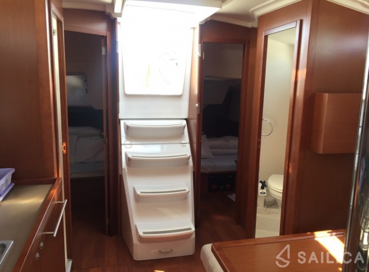 Oceanis 38 - Yacht Charter Sailica