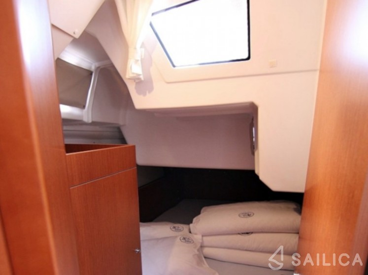 Oceanis 38 - Yacht Charter Sailica