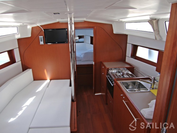 Oceanis 38 - Yacht Charter Sailica