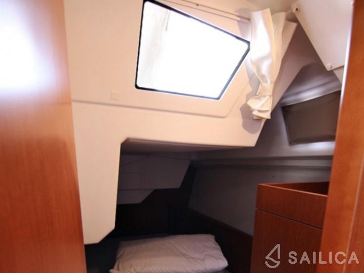 Oceanis 38 - Yacht Charter Sailica