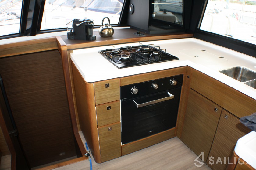 Nautitech 46 Fly - Yacht Charter Sailica