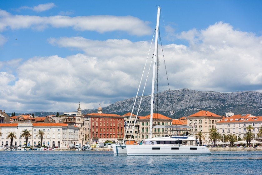 Lagoon 620 - Yacht Charter Sailica