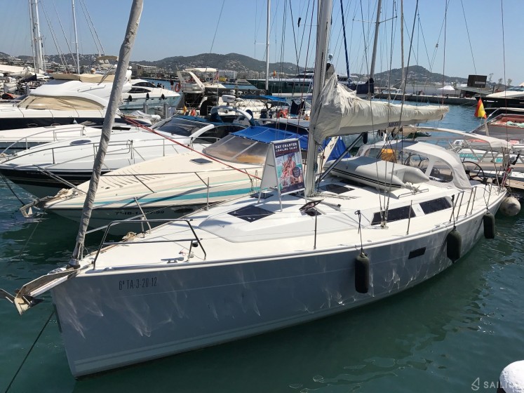 Hanse 400 - Yacht Charter Sailica