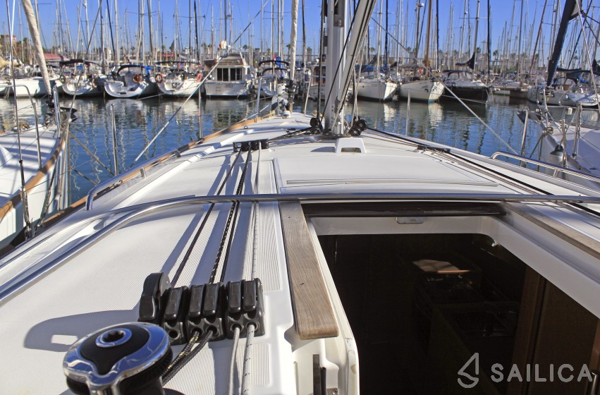 Oceanis 38.1 - Yacht Charter Sailica