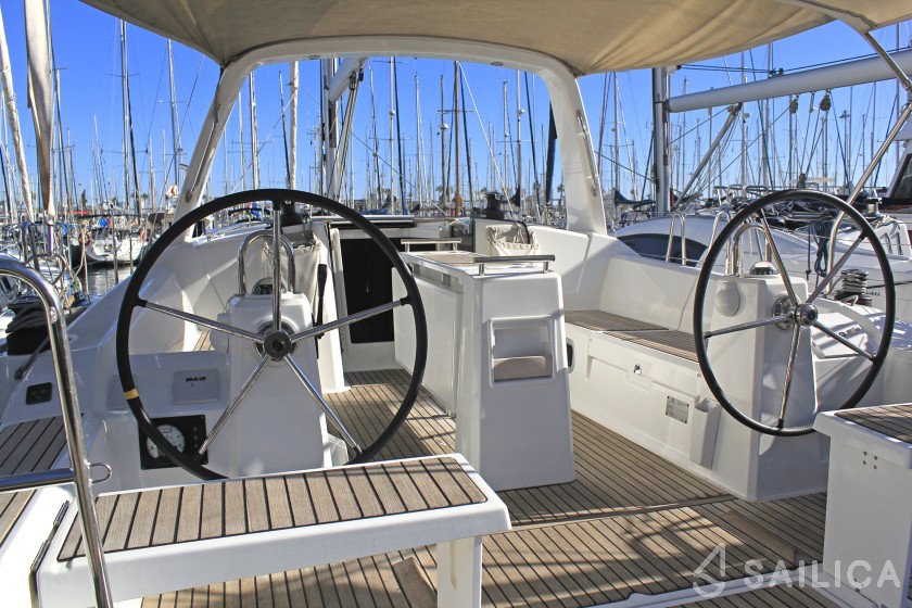 Oceanis 38.1 - Yacht Charter Sailica