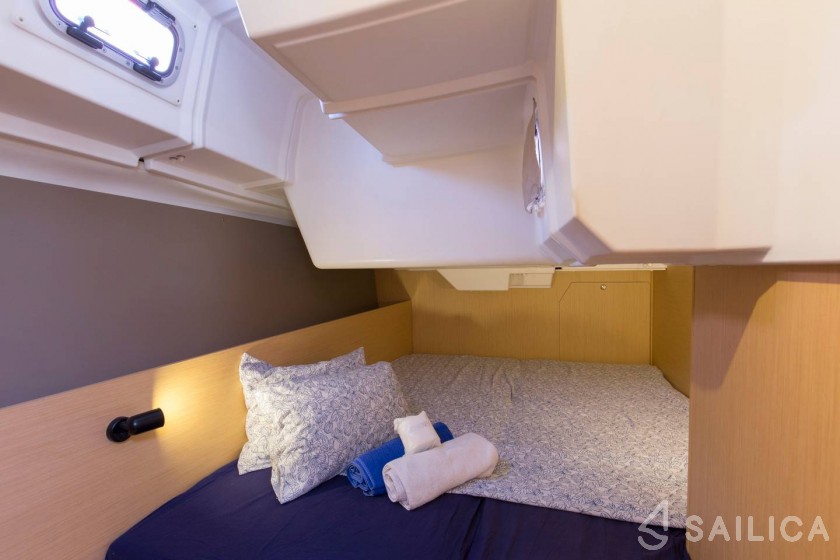 Oceanis 38.1 - Yacht Charter Sailica