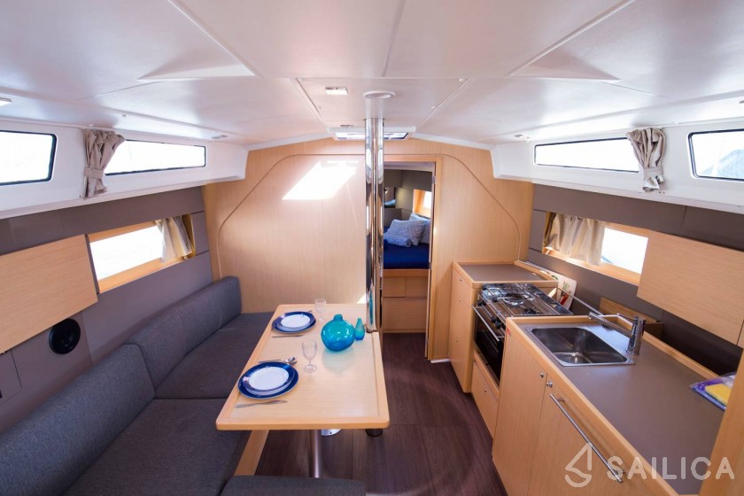 Oceanis 38.1 - Yacht Charter Sailica
