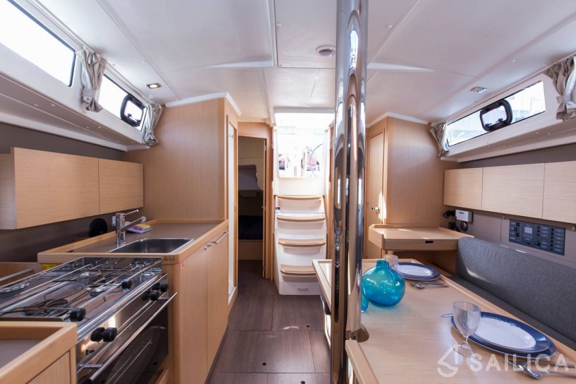 Oceanis 38.1 - Yacht Charter Sailica