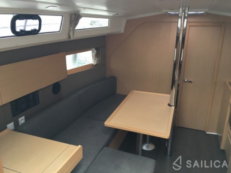 Oceanis 38.1 - Yacht Charter Sailica